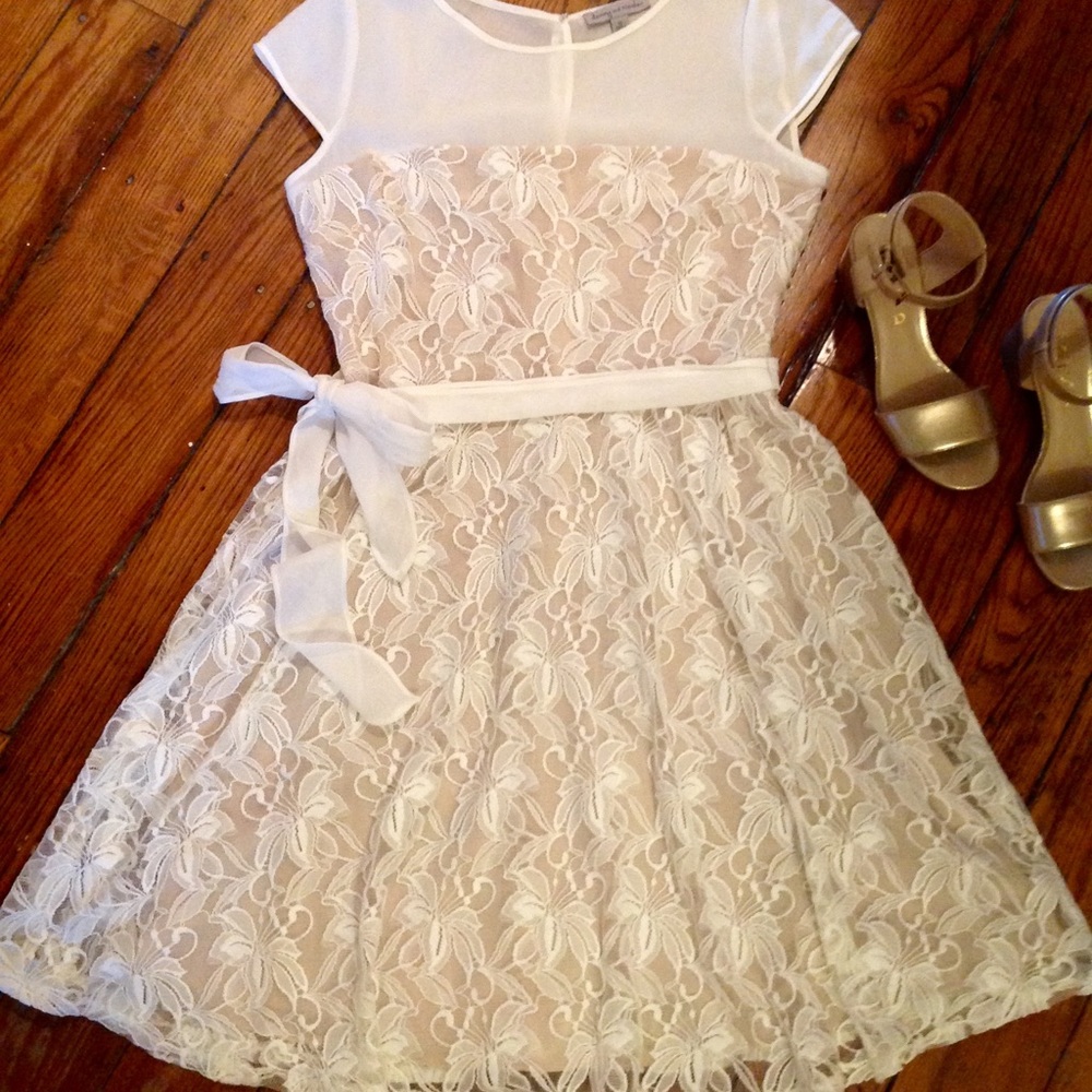 ❌ SOLD ❌🌷 A Beautiful Danny and Nicole Dress